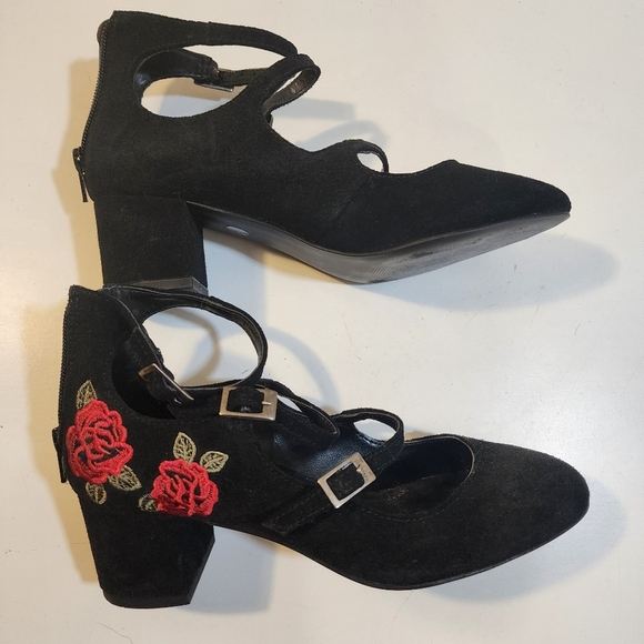 Steve Madden Hedley Black Suede Block Heels with Embroide Red Roses 7.5 - Picture 2 of 15